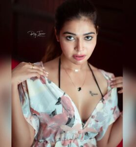 Dharsha Gupta Instagram - 🤍💗Only in the eyes of love, you can find infinity. Happy Sunday💗🤍
Pic- @raj_isaac_photography