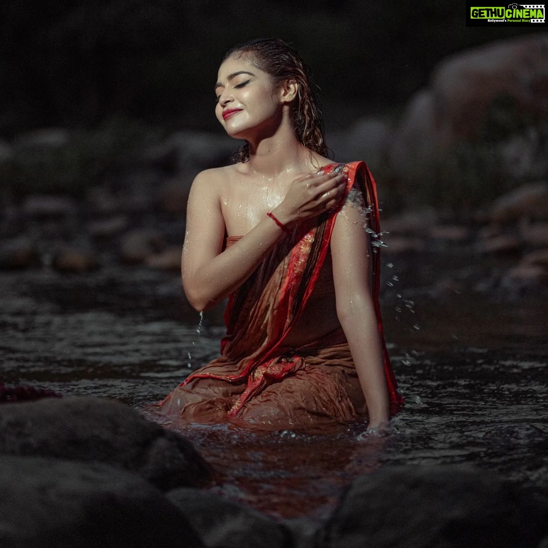 Dharsha Gupta Instagram - ❤️நீராடும் வேளையில்❤️ Costume- @yavis_couture Pic- @raj_isaac_photography