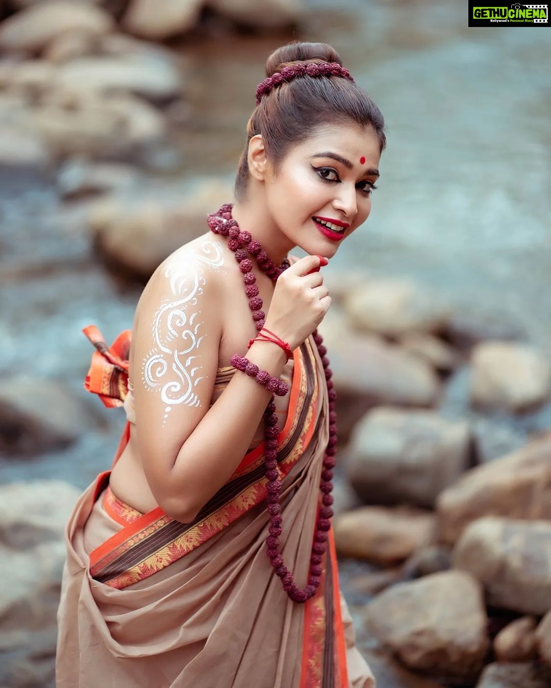 Dharsha Gupta Instagram - 🥰Raman thediya seethai🥰 Makeup- @hethalnam Hairstylist- @yashi_hairstylist Hand art- @not.madhumitax Costume- @yavis_couture Pic- @raj_isaac_photography