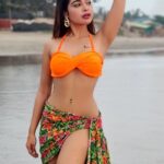 Dharsha Gupta Instagram - 🧡💚Sending my vibe💚🧡 Beach