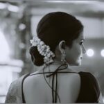 Dhivyadharshini Instagram - Don’t wear big border saree, you will look short,I’ve heard this so many times and everytime il tell myself it’s ok Dd if u like it wear, it’s what’s inside your brain, your manners, your words that will make you look tall n not your physical height And here I get asked so much about the sarees I wear Thanks for all the love Saree @studiovirupa Styling @shakthi_pradeep Makeup @narasimhamakeupartist Hair @saravananhairstylist Photo @arunprasath_photography #ddneelakandan #silksaree #dhivyadharshini #ponniyinselvan #audiolaunch #suntv #madrastalkies
