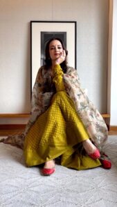 Dia Mirza Instagram - 🐯❤️🌻 Shirt @sherbacheofficial Outfit @archanajaju.in Jewellery @zoyajewels Vegan Mojris @fizzygoblet Styled by @theiatekchandaney Make Up @kiran_chhetri92 Hair @karanrai001 Managed by @shruti8711 @exceedentertainment #Reels #SustainableFashion #VocalForLocal #MadeInIndia Delhi, India