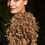 Dia Mirza Instagram - Filmfare ready 💫 What a privilege to showcase the magnificent handcraft of artisans… what an honour to support local handicraft… thank you for prioritising sustainability @rahulmishra_7 🙌🏼✅ 🐯 MUH by @shraddhamishra8 Styled by @theiatekchandaney Photos by @shivamguptaphotography #Reels #TreeOfLife #SustainableFashion #SDGs India