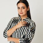 Dia Mirza Instagram - Love playing dress up in garments that are handcrafted in India 🖤🐝 #HTCity30Under30 Outfit - @ka_sha_india Jewellery - @amamajewels Styled by @theiatekchandaney MUH Team @diva_rose21 Make Up @kiran_chhetri92 Hair @karanrai001 Photos by @prateekswadesh #DressUp #MadeInIndia #SustainableFashion #VocalForLocal #Reels #Fashion Delhi, India