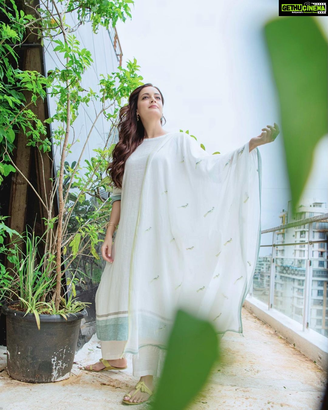 Dia Mirza Instagram - I have always loved wearing @anavila_m. Her clothes are in it’s truest essence #Sustainable. She cares for people and cares for the planet 🌏🌻🐯🕊🦋 This set is a part of Anavila’s quiet collection. Made using handwoven linen textile from West Bengal, the yarn dyed stripes are vegetable dyed. A 100 percent natural and sustainable. The simple kurta design is reflective of Anavila’s “quiet“ aesthetic with raglan sleeves fagetted in a contrast color. I personally love the motif of birds on the dupatta, an ode to the magical moments i spend witnessing natures quiet gifts to us in the city 💚 🦜 #IAmNature #GlobalGoals #SDGs #OnePeopleOnePlanet MUH by me 🙃 Styled by @theiatekchandaney Assisted by @jia.chauhan Jewellery from my personal collection. Photos by @rishabhkphotography Managed by @shruti8711 @exceedentertainment Bandra World of Storytellers