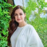Dia Mirza Instagram – I have always loved wearing @anavila_m. Her clothes are in it’s truest essence #Sustainable. She cares for people and cares for the planet 🌏🌻🐯🕊🦋 

This set is a part of Anavila’s quiet collection. Made using handwoven linen textile from West Bengal, the yarn dyed stripes are vegetable dyed. A 100 percent natural and sustainable. The simple kurta design is reflective of Anavila’s “quiet“ aesthetic with raglan sleeves fagetted in a contrast color. I personally love the motif of birds on the dupatta, an ode to the magical moments i spend witnessing natures quiet gifts to us in the city 💚 🦜

#IAmNature #GlobalGoals #SDGs #OnePeopleOnePlanet 

MUH by me 🙃
Styled by @theiatekchandaney 
Assisted by @jia.chauhan 
Jewellery from my personal collection.
Photos by @rishabhkphotography 
Managed by @shruti8711 @exceedentertainment Bandra World of Storytellers