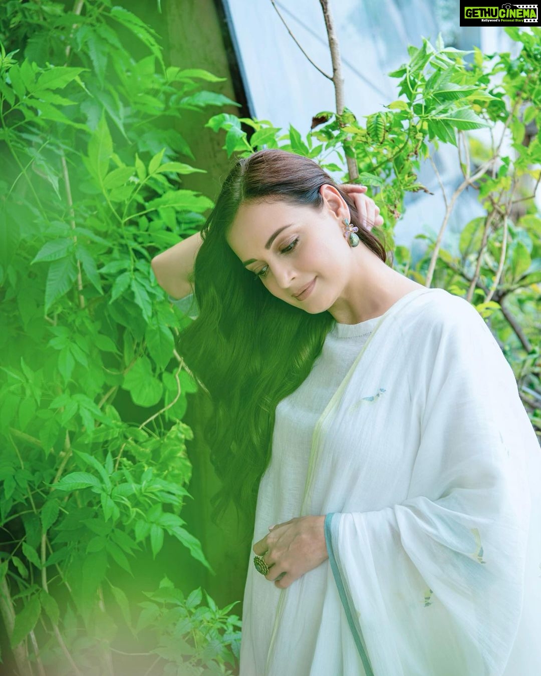 Dia Mirza Instagram - I have always loved wearing @anavila_m. Her clothes are in it’s truest essence #Sustainable. She cares for people and cares for the planet 🌏🌻🐯🕊🦋 This set is a part of Anavila’s quiet collection. Made using handwoven linen textile from West Bengal, the yarn dyed stripes are vegetable dyed. A 100 percent natural and sustainable. The simple kurta design is reflective of Anavila’s “quiet“ aesthetic with raglan sleeves fagetted in a contrast color. I personally love the motif of birds on the dupatta, an ode to the magical moments i spend witnessing natures quiet gifts to us in the city 💚 🦜 #IAmNature #GlobalGoals #SDGs #OnePeopleOnePlanet MUH by me 🙃 Styled by @theiatekchandaney Assisted by @jia.chauhan Jewellery from my personal collection. Photos by @rishabhkphotography Managed by @shruti8711 @exceedentertainment Bandra World of Storytellers