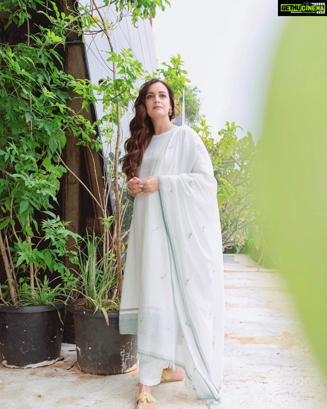 Dia Mirza Instagram - I have always loved wearing @anavila_m. Her clothes are in it’s truest essence #Sustainable. She cares for people and cares for the planet 🌏🌻🐯🕊🦋 This set is a part of Anavila’s quiet collection. Made using handwoven linen textile from West Bengal, the yarn dyed stripes are vegetable dyed. A 100 percent natural and sustainable. The simple kurta design is reflective of Anavila’s “quiet“ aesthetic with raglan sleeves fagetted in a contrast color. I personally love the motif of birds on the dupatta, an ode to the magical moments i spend witnessing natures quiet gifts to us in the city 💚 🦜 #IAmNature #GlobalGoals #SDGs #OnePeopleOnePlanet MUH by me 🙃 Styled by @theiatekchandaney Assisted by @jia.chauhan Jewellery from my personal collection. Photos by @rishabhkphotography Managed by @shruti8711 @exceedentertainment Bandra World of Storytellers