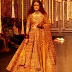 Dia Mirza Instagram – Jigya named this collection after her daughter ❤️Kainaat .

@jigyam showcased an amazing collection of handcrafted #IndianWear at @timesfashionweek and i had the privilege of wearing this hand embroidered lehenga. 

The embroidery on this lehenga is called ‘Mochi’ from Gujarat. It took over 75 days for the karigars (artisans) to work on this piece. 

Every garment from this collection is a celebration of our rich textile and handicraft heritage 🧡 

MUH @shraddhamishra8 
Photos by @shivamguptaphotography 
Managed by @exceedentertainment 
@shruti8711 

#BTFW2022 #TimesFashionWeek #BridalWear #FestiveCollection #SupportLocal 

@darwinplatformgroupofcompanies Mumbai, Maharashtra
