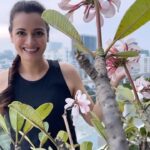 Dia Mirza Instagram - Here’s a new addition to my daily diet @dr.oetkerindia FunFoods 100% Natural Peanut Butter, my protein packed buddy for my active lifestyle! This all new Peanut Butter is preservative-free and vegan 💚🌱 A scoop of it into my everyday routine helps me #RaiseTheBar because it’s rich in dietary fibre, calcium, & a good source of vitamins, making it the perfect addition to my diet to help me keep up with my little one 🐯