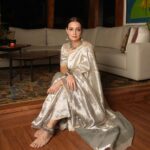 Dia Mirza Instagram - Happy Diwali 💛✨🪔 May the light within shine bright 🕊️ Saree by @anavila_m Styled by @theiatekchandaney Hair by @lakshsingh__ Photos by @anups_ #Diwali2022 #VocalForLocal #HandLoom #HandcraftedInIndia #SustainableFashion