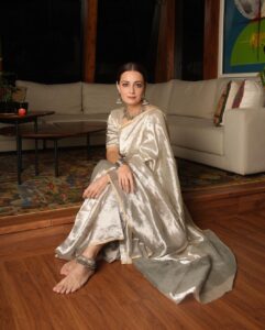 Dia Mirza Instagram - Happy Diwali 💛✨🪔 May the light within shine bright 🕊️ Saree by @anavila_m Styled by @theiatekchandaney Hair by @lakshsingh__ Photos by @anups_ #Diwali2022 #VocalForLocal #HandLoom #HandcraftedInIndia #SustainableFashion