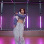 Disha Patani Instagram - and THAT’s how it’s done! 😎 When are you doing yours? #ManikeMove #YouTubeShorts