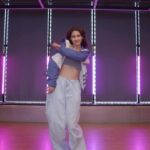 Disha Patani Instagram - and THAT’s how it’s done! 😎 When are you doing yours? #ManikeMove #YouTubeShorts