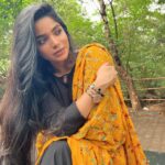 Divya Bharathi Instagram - 🖤🧡🖤