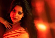 Divya Bharathi Instagram - you look at me, i look at you! Shot by @dwarakeshhhh