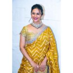 Divyanka Tripathi Instagram - This time Diwali is gonna stay longer 😀 Styledby: @stylebysugandhasood Assisted By @tanyamishrra Outfit : @emiraasbyindrani Jewelleryby: @blingvine Makeup: @sharukh_rocks902 Hair: @sunny_makeup_artist