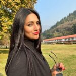 Divyanka Tripathi Instagram – 🍁 Srinagar