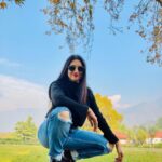 Divyanka Tripathi Instagram – 🍁 Srinagar