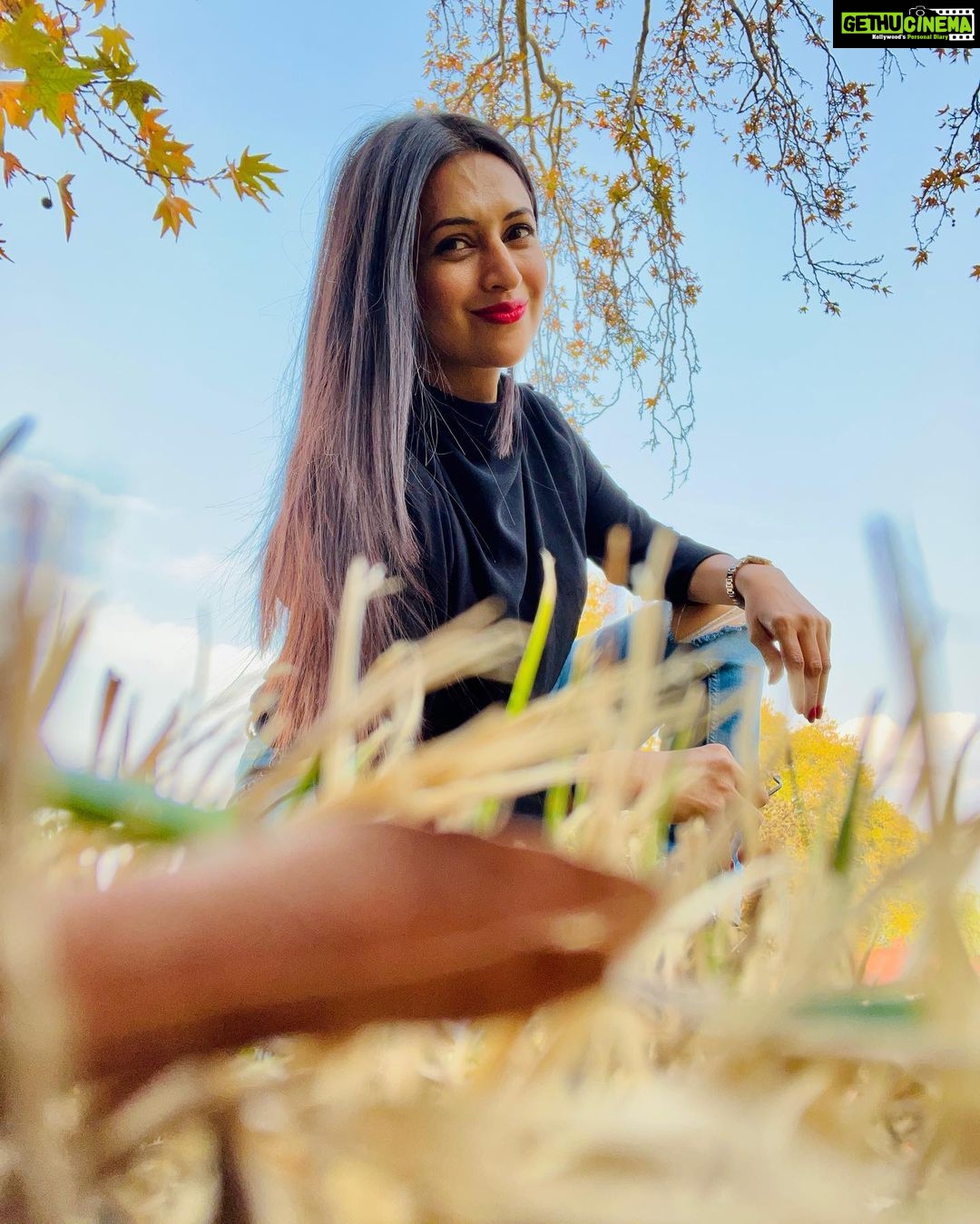 Divyanka Tripathi Instagram - 🍁 Srinagar