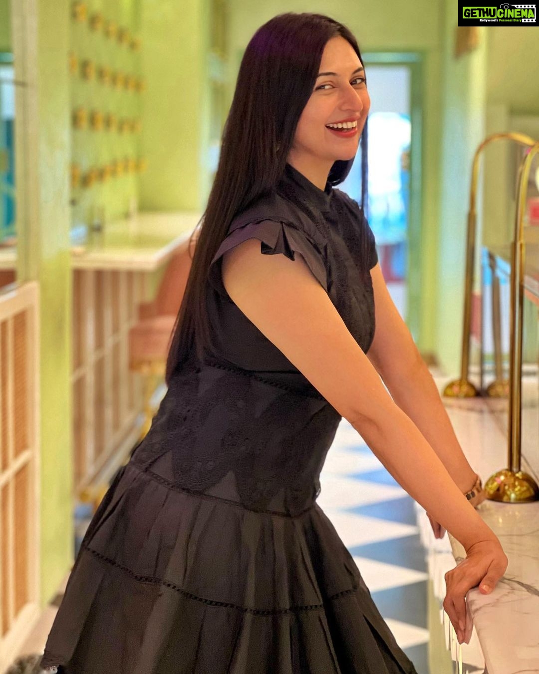 Divyanka Tripathi Instagram - Have a Terrific Tuesday!π πSOUND ON for an IMPORTANT MESSAGE π