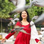 Divyanka Tripathi Instagram - Kabootar moments I couldn't resist sharing with you! Aren't these pictures pure joy? 😀