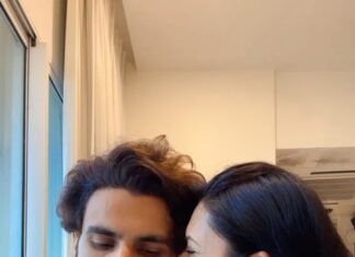 Divyanka Tripathi Instagram - Had to pack my bag of kisses before leaving for a month long work in Delhi. 🤷🏻‍♀️ #KissesAndCuddles