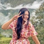 Divyanka Tripathi Instagram - Mausam mausam tha suhana bada... Hui main pagal, bin piye beheki! 🤩 @weavingcult @oakpinionpr Tehri Gharwal