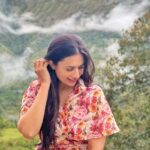 Divyanka Tripathi Instagram - Mausam mausam tha suhana bada... Hui main pagal, bin piye beheki! 🤩 @weavingcult @oakpinionpr Tehri Gharwal