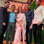 Divyanka Tripathi Instagram – Expect nothing less than a Disneyland of a buffet when the MasterChef @sanjeevkapoor ‘s daughter gets married. The happiness on our faces reflects palate delectation :)