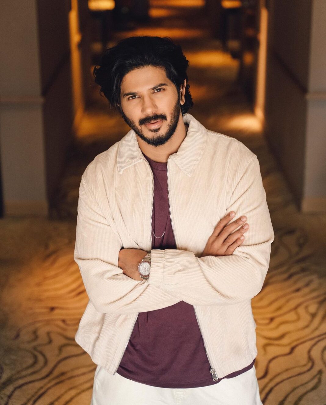 Dulquer Salmaan Instagram - Can’t Stay Chup !! Promo Spree 🤫🤫 Costume styling @harmann_kaur_2.0 Hairstylist @rohit_bhatkar Make up @av_ratheeshcinema 📸 @_psudo_ Management @vaishalib2907 #chupon23september #cantstaychup #wontstaychup #dontstaychup #letsdiscussthis