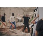 Dulquer Salmaan Instagram - When your scene gets done early, you get to hang around set as a producer/mischief maker 🤓🤓 📸 @sbk_shuhaib @abhilash_joshiy @nimishravi @bibinperumbilli @dqswayfarerfilms @zeestudiosofficial @zeestudiossouth #KOK #ShootDiaries #Rameshwaram #BackWithMyBoys #WayfarerFilms