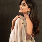 Eesha Rebba Instagram - కమ్మని ఈ ప్రేమ లేఖనే రాసింది హృదయమే ప్రియతమా నీవచట కుశలమా నేనిచట కుశలమే…❤️🎶 Styled by @officialanahita Outfit: @ashwinireddyofficial Jewellery : @chhaganlal.jewellers Pic: @sachinbharadwaj