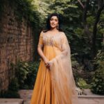 Eesha Rebba Instagram – 🌻

Styled by @officialanahita 
Outfit: @issadesignerstudio
Shoes: @septembershoes
Pic: @thechillpixelco