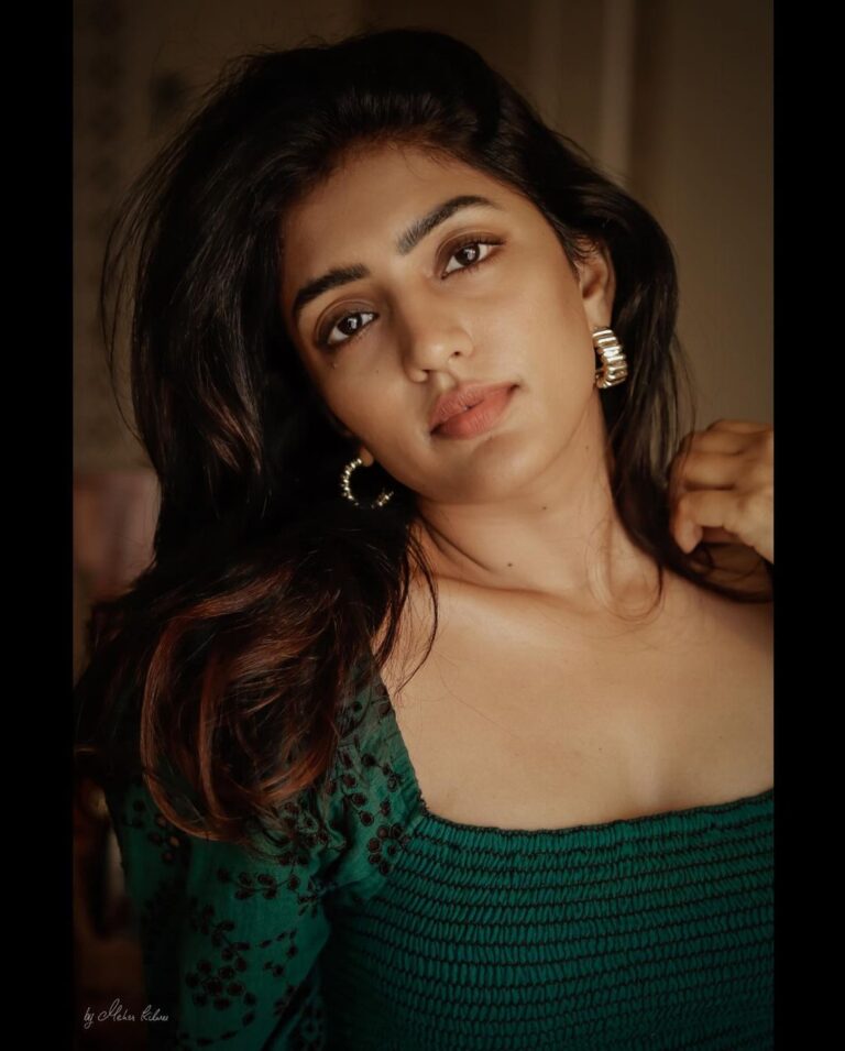 Eesha Rebba Instagram - In my moment💚 . . . . Clicked by @kilaruness 🤗 Styled by @sravyalavidi 🤗 Outfit @renge_india Accessories @kushalsfashionjewellery #eesharebba