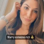 Elnaaz Norouzi Instagram – Nothing wrong in marrying rich… but what’s the fun in that ?! 💥 

– با یه مرد پولدار ازدواج کن!؟
– نه! سخت کار کن و یه زن مستقل و ثروتمند شو 🙌😎

#rich #reel #reels #fun