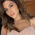 Elnaaz Norouzi Instagram – … There is a million girls around but I don’t see no one but you 🌸 Dubai, United Arab Emiratesدبي