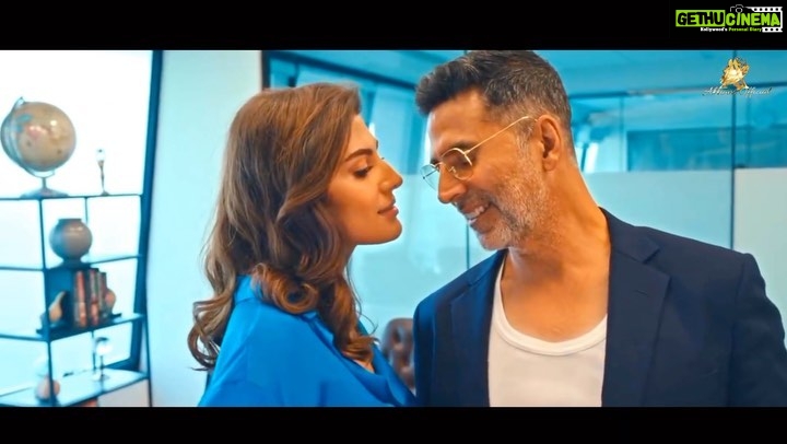 Elnaaz Norouzi Instagram - Happy Birthday Boss!!! π@akshaykumar Let me use this occasion to finally share this π
Watch the full ad on YouTube ;) . . . . . . #dollar #dollarad #akshaykumar #elnaaznorouzi #bollywood #advertising