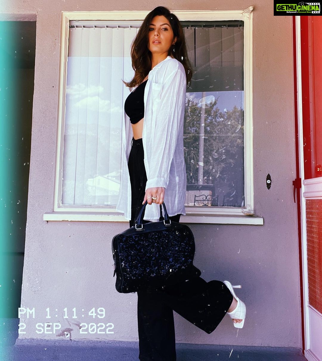 Elnaaz Norouzi Instagram - I hate it when people ask me what sign I am, Iām obviously a sign from god, Stop with the stupid questions already š Los Angeles, California