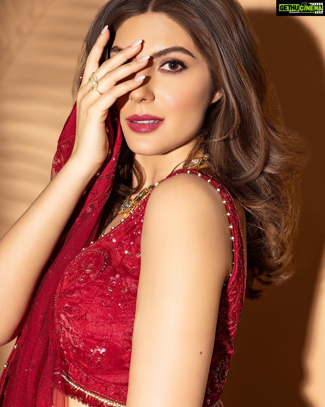 Elnaaz Norouzi Instagram - Peek a boo 💋 . . . . . . @fablookmagazine Styled by @milliarora7777 @mitushigupta Wearing @shilpiahujaofficial Jewels @sonisapphire Mua @ishanivasisht Hair @ritaverma968 Assisted by @monikapal_hairstylist Shot by shutter-strings Mumbai, Maharashtra