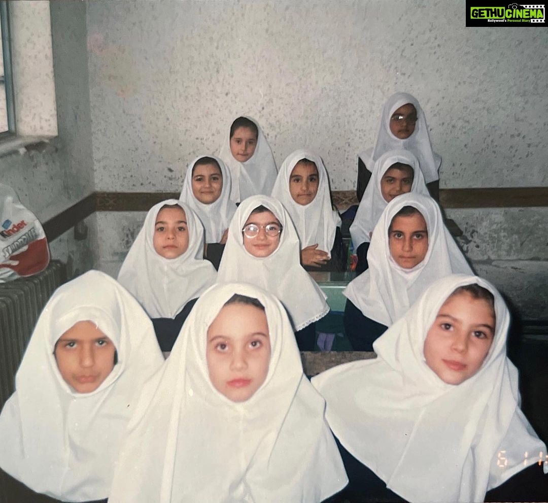 Elnaaz Norouzi Instagram - Right corner.. that’s me, 6 years old… in my school in Tehran… 👧🏻 Looking forward to the day where a 6 year old isn’t forced to wear a hijab in school and be beaten up if it’s not worn properly. Looking forward to the day where a woman can decide wether she’d like to cover her hair or not. Looking forward to the day where all Women have the right to choose what they want to do. Looking forward to AZADI ✌️ Today, october 1. people are going in the roads all over The world in solidarity with the people in iran ❤️✌️ گوشه راست پایین عکس، اینمنم. شش ساله در مدرسه ای در تهران. به امید روزی که دختر شش ساله مجبور نیست در مدرسه حجاب سر کنه و کتک بخوره به بهانه اینکه رعایت نکرده. در انتظار روزی که زنان خودشون بتونن تصمیم بگیرن میخوان حجاب داشته باشن یا نه. در انتظار روزی که همه زنان خق انتخاب داشته باشن برای هر آنجه که میخوان انجام بدن. به امید آزادی … امروز یک اکتبر در سراسر جهان مردم برای همبستگی با ایران به خیابان ها اومدن 🥹✌️ #iran #mahsaamini #elnaaznorouzi #مهسا_امینی #opiran Tehran, Iran