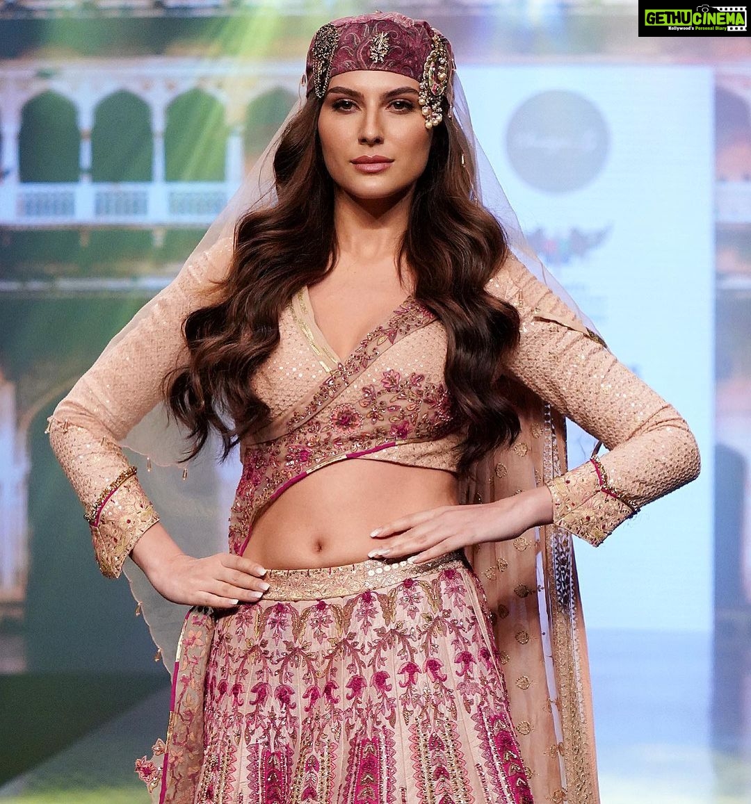 Elnaaz Norouzi Instagram - Walked as a showstopper for @soniyagofficial in this royal look ๐ธโค๏ธ do you like this look on me ? ๐ . . . . #bombaytimesfashionweek #elnaaznorouzi #showstopper #rampwalk #catwalk Mumbai, Maharashtra