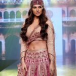 Elnaaz Norouzi Instagram - Walked as a showstopper for @soniyagofficial in this royal look 👸❤️ do you like this look on me ? 😍 . . . . #bombaytimesfashionweek #elnaaznorouzi #showstopper #rampwalk #catwalk Mumbai, Maharashtra