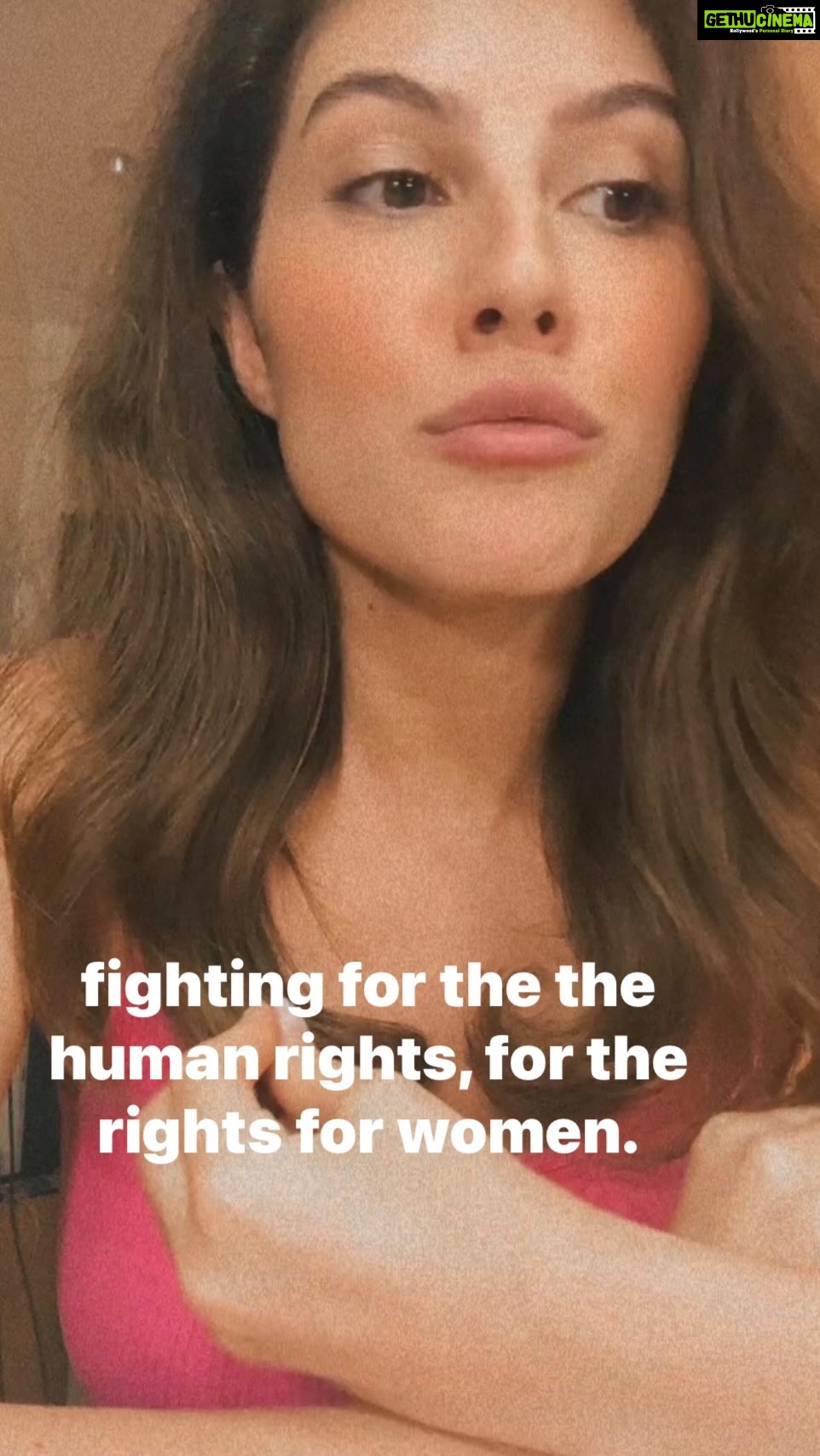 Elnaaz Norouzi Instagram - I am angry, I am exhausted, I am sad.. I see what WE are capable of but I also know when WE ( the world) all stand together … we could save lives , we could save an entire nation!! And let me tell you , Irans regime changing will effect YOUR life as well!!! It’s all connected… putting a story to show your unity with ME - just me , as your friend , as your friend who is an Iranian will mean a lot !!! Thank you ❤️😪🙏🏼 Watch my stories !! داشتم با یکی از دوستام حرف میزدم و خیلی ناراحت بود که چرا تمام دنیا برای جورج فلوید هشتگ و پست گذاشتن ولی برای #مهسا_امینی اینقدر کمه! در کمال عصبانیت یه لحظه فکر کردم تو به مردم خودمون نگاه کن چه داخل چه خارج! ببین چطور دست به دست هم کنار هم زن و مرد دارن فریاد میزنن و مبارزه میکنن! شاید اصلا نیازی به خارجیا نداریم ولی اگه بود که دیگه عالی می شد … به امید پیروزی #زن_زندگی_آزادی #mahsaamini #iran #opiran #مهسا_امینی #dontgiveup #westandtogether