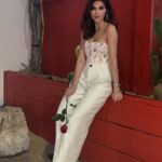 Elnaaz Norouzi Instagram - Go ahead Mami, breathe again 🌹 Los Angeles, California