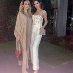 Elnaaz Norouzi Instagram - Go ahead Mami, breathe again 🌹 Los Angeles, California