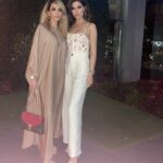 Elnaaz Norouzi Instagram - Go ahead Mami, breathe again 🌹 Los Angeles, California