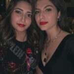 Elnaaz Norouzi Instagram - Happy Friendship Day to the ones who’ve always been there for me, no matter what! ❤️ Slide to see my ride or dies 🫶🏻 #happyfriendshipday to you all !!!! Tag your friends in the comments to wish them 😘