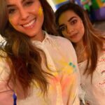 Elnaaz Norouzi Instagram - Happy Friendship Day to the ones who’ve always been there for me, no matter what! ❤️ Slide to see my ride or dies 🫶🏻 #happyfriendshipday to you all !!!! Tag your friends in the comments to wish them 😘