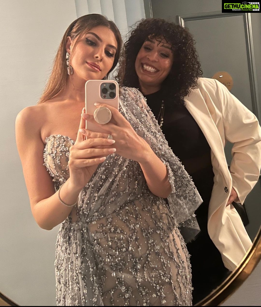 Elnaaz Norouzi Instagram - Happy Friendship Day to the ones who’ve always been there for me, no matter what! ❤️ Slide to see my ride or dies 🫶🏻 #happyfriendshipday to you all !!!! Tag your friends in the comments to wish them 😘